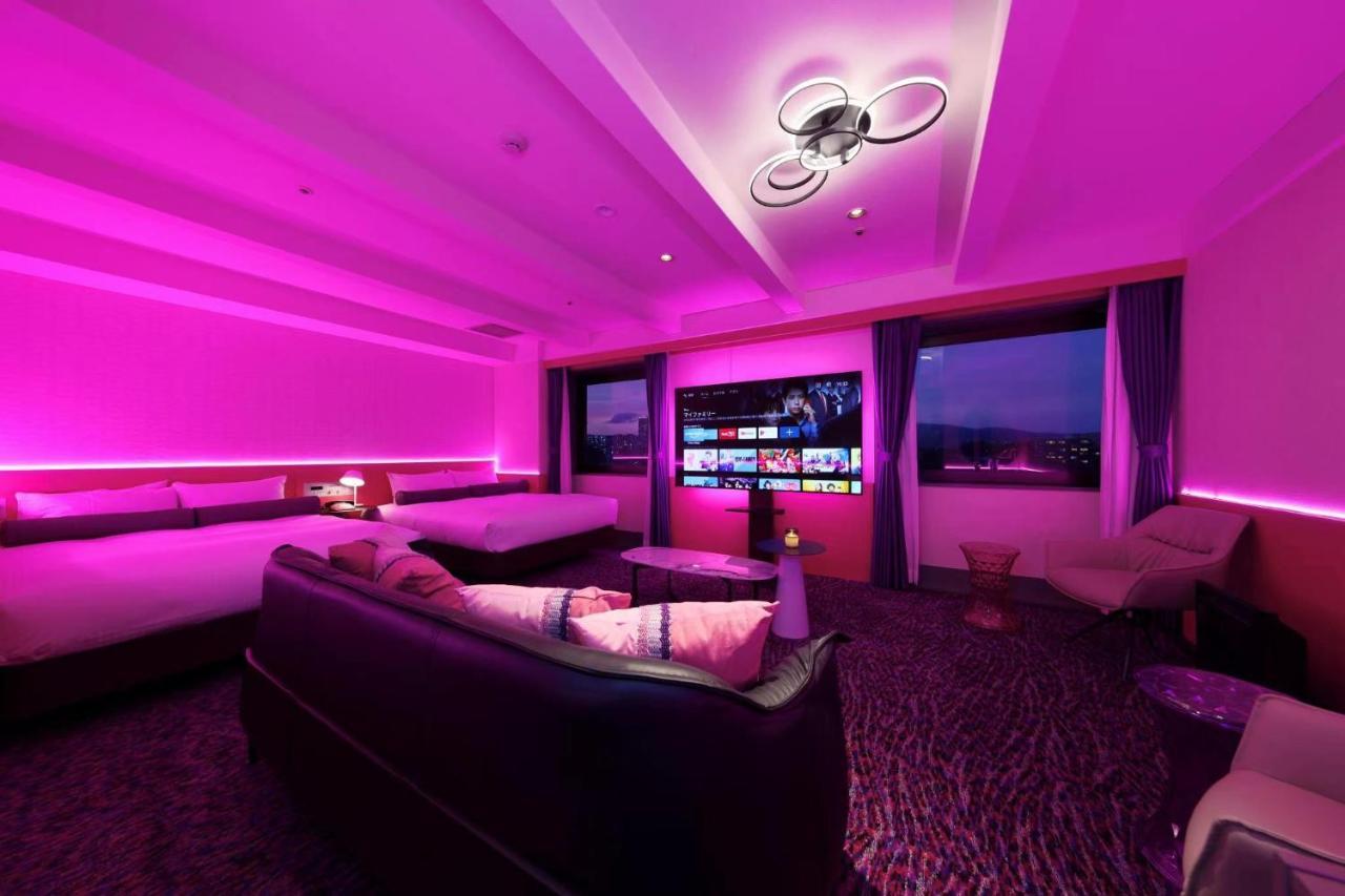Minamisenri Crystal Hotel